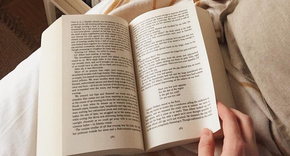 Не надо заставлять себя читать, ведь так вы не получите ни удовольствия, а знание ,которое получите уйдет куда то далеко