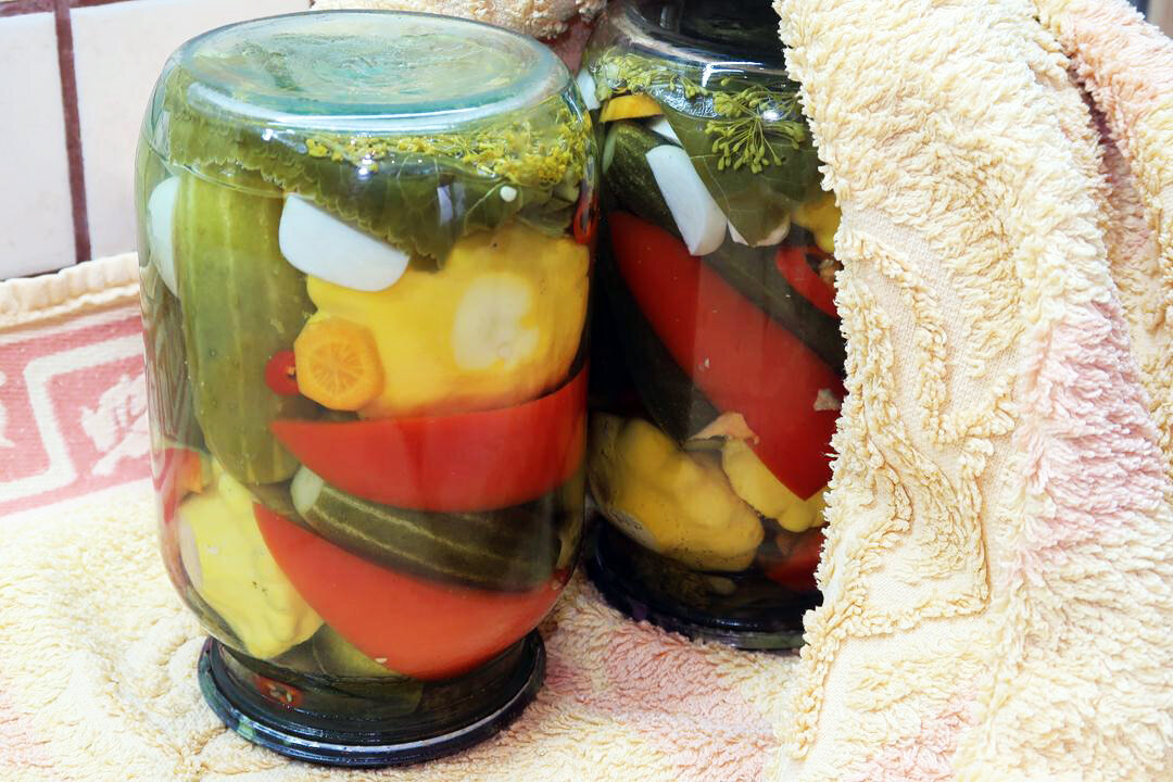 Огурцы с патиссонами на зиму | Pickling recipes, Food, Favorite recipes