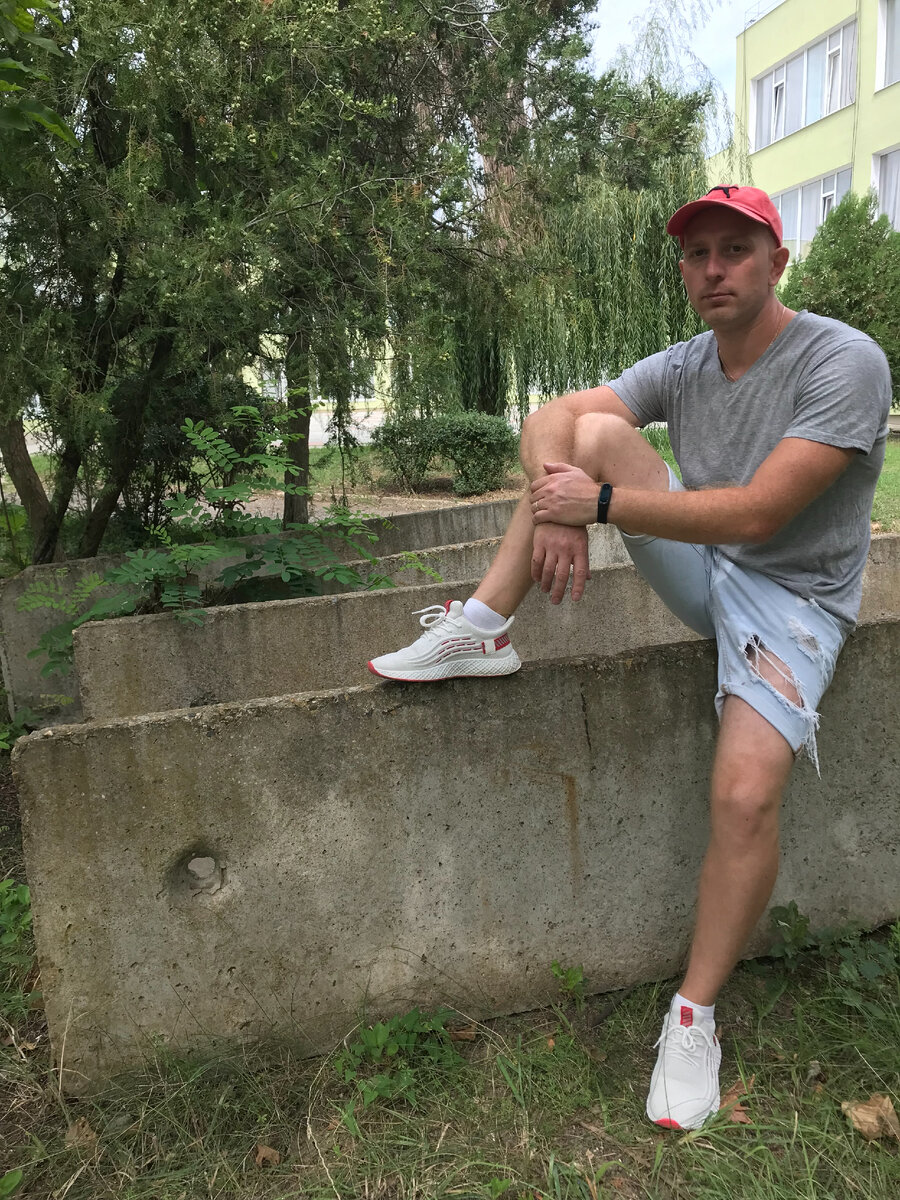 Специально для вас сходил нафоткал себя, так-то я не любитель "селфиться"