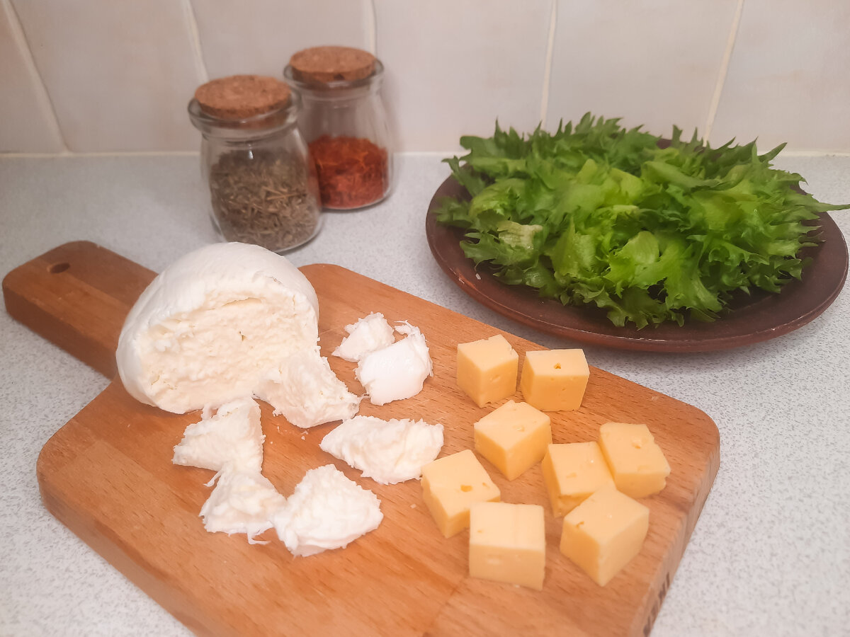 Сыр фетакса для греческого. Сыры для греческого салата. Сыр фета в голубой упаковке. Сыр фетакса для греческого. Какой сыр используют в салате.
