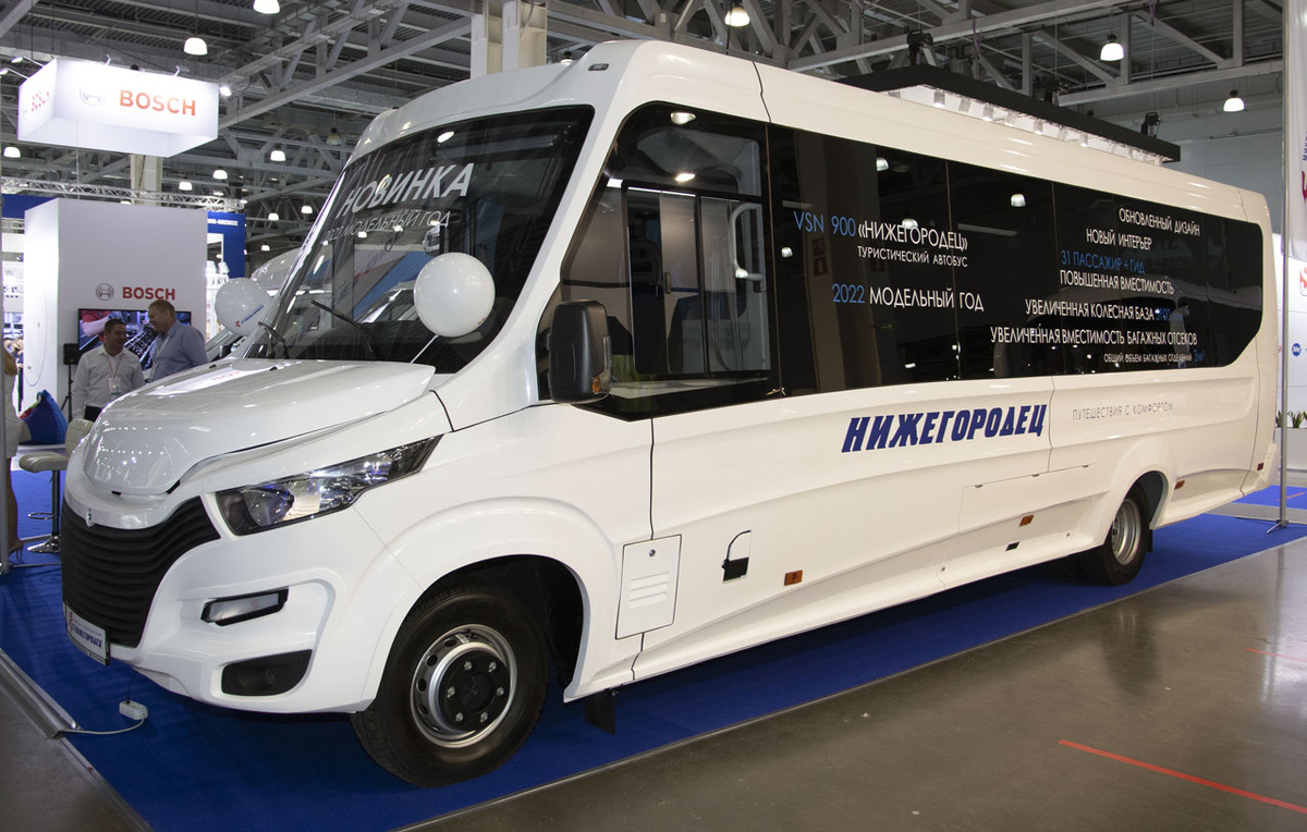 Туристический автобус отличается увеличенной площадью остекления, комфортабельным салоном, багажным отсеком большего объема и привлекательным дизайном