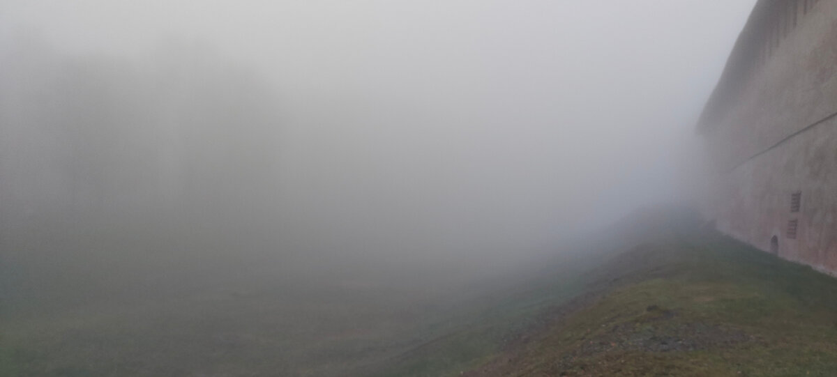 Это не фотография не загрузилась, это был такой туман