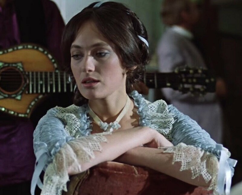 Кадр из фильма «Жестокий романс» (1984). Скриншот.