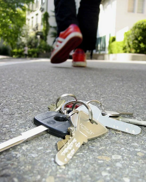 Найден ключ на дороге. Ключи от машины. Потеря ключей. Ключи от квартиры. Утеряны ключи.