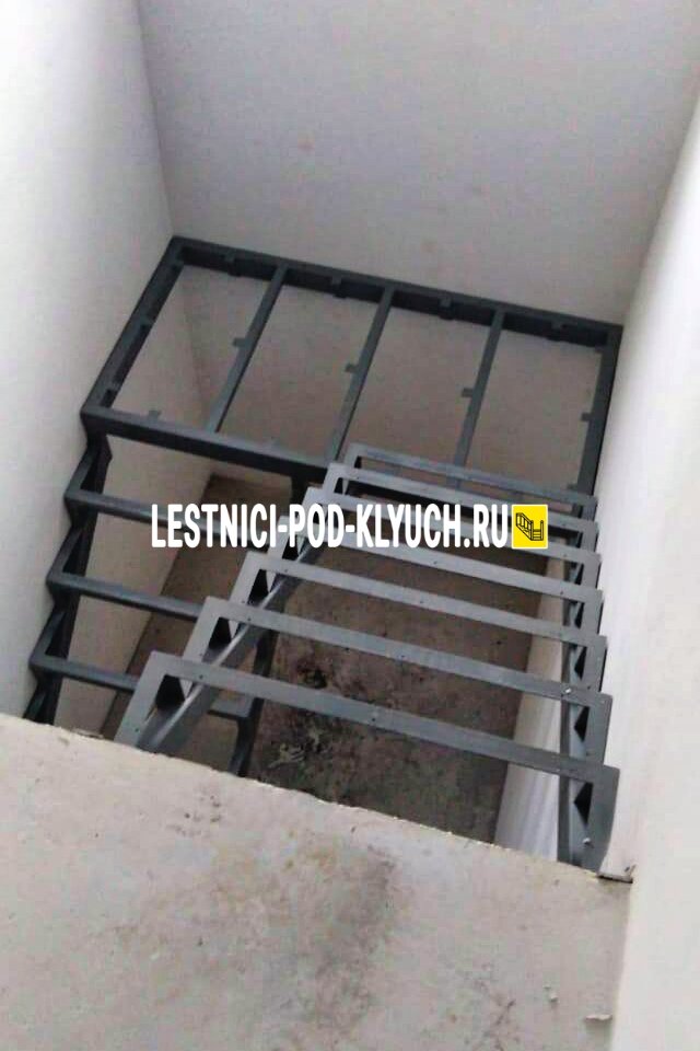 Принимаем звонки: пн-вс с 8:00 до 21:00 (8 499 490-72-90). Электронная почта: info@lestnici-pod-klyuch.ru