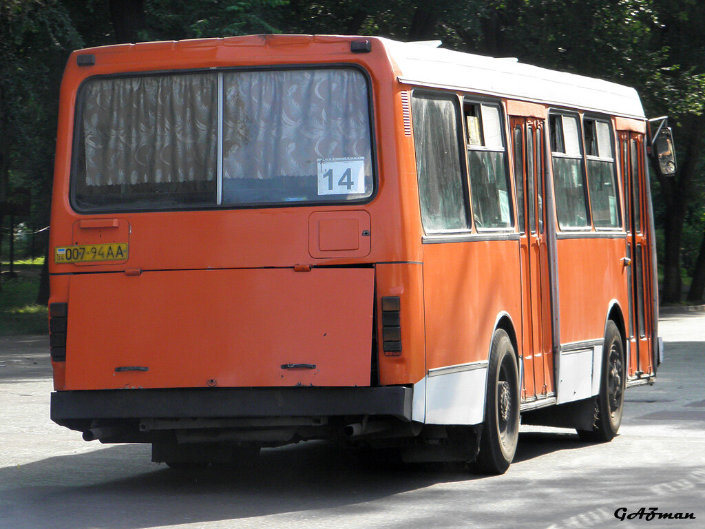 ЛАЗ-4202 сзади. Источник фото: fotobus.msk.ru