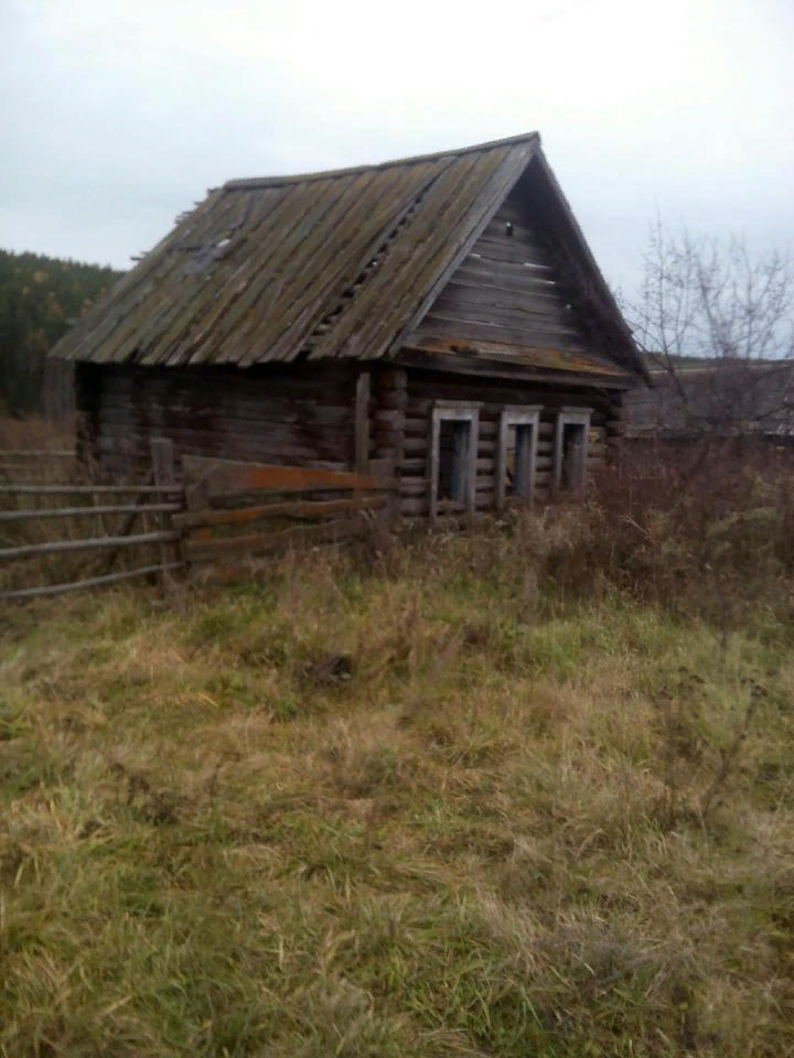 Один из заброшенных домов в деревне Муратово в наши дни