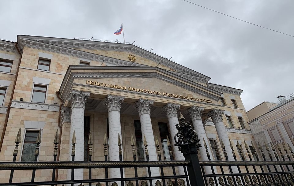 Следственный комитет уже завел уголовное дело в связи с незаконными призывами к убийствам и насилию в отношении россиян «со стороны сотрудников американской компании Meta