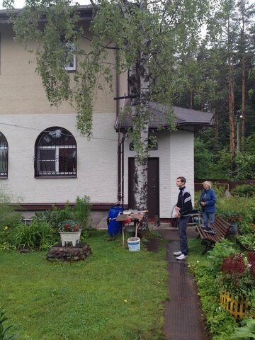 Посетили все знаковые места, освежив свою память. Питер для меня второй город после Москвы. Казанский собор.