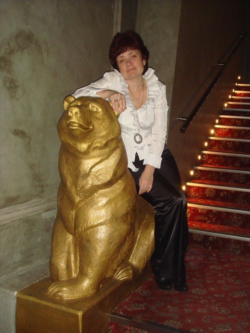 Жертвы! 🤨🤨🤨

Когда они начинают со мной общаться, мне хочется спросить -
⠀
Ну, и как  оно, в ж**е сидеть?
⠀
У вас не получится?
Вы так думаете?
Тогда даже НЕ НАЧИНАЙТЕ! ⛔
⠀
Меня бесит нытье "жертв  обстоятельств"🤬
⠀
Чем Я отличаюсь от ВАС?
⠀
Да ничем, те же голова и конечности плюс 24 часа в сутках.
⠀
Я не даю РАБоту!
Я беру в команду активных и уверенных в себе единомышленников, готовых действовать, которым от меня нужно лишь одно - инструменты и алгоритм!
⠀
Ибо лидеров мотивировать не нужно,  об этом я писала в своем предыдущем посте.
⠀
Понимаете - смешно думать, что у вас "не получится", если сотни и тысячи людей пришли и сделали это!
⠀
Если есть четкая готовая система, сотня Директоров в команде и мой собственный опыт заработка шестизначных сумм, которым я готова поделиться!
⠀
Новичок, который не ломится ко мне в личку, не достаёт меня вопросами и выходит на контакт раз в квартал, рискует быть забытым уже через неделю, и в этом правда сетевого бизнеса.
⠀
Чтобы зарабатывать со мной - отбросьте психологию ЖЕРТВЫ, перестаньте чего-то ждать, возьмите, наконец, за себя ответственность, и мы начнем работать над вашим успехом!

Я тут ➡️ https://promofaberlic.com/705017834/me
