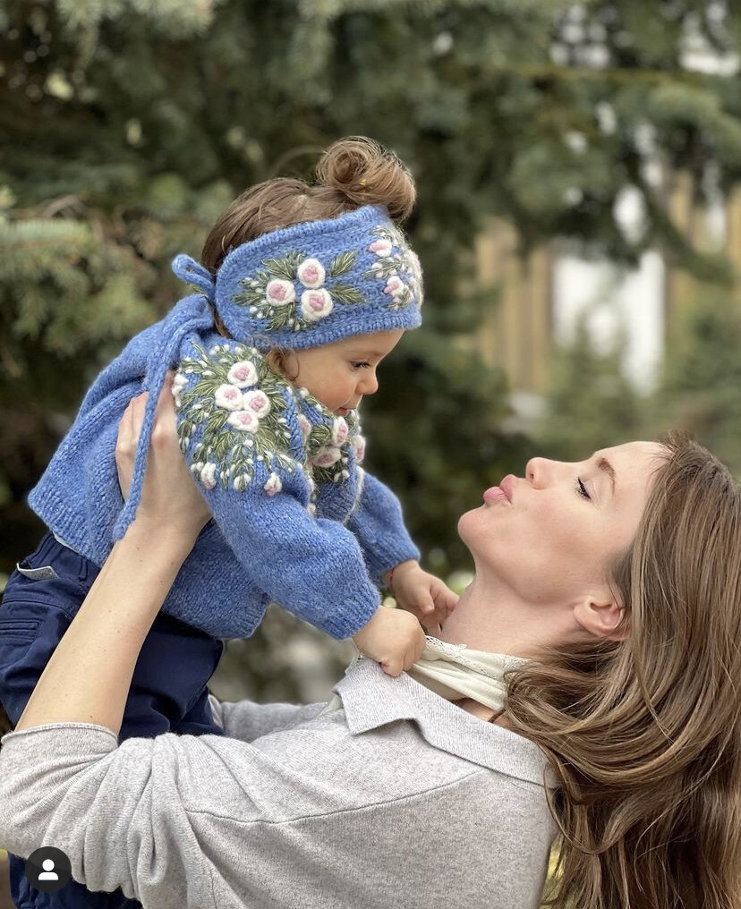 Алекса опубликовала фото с дочкой