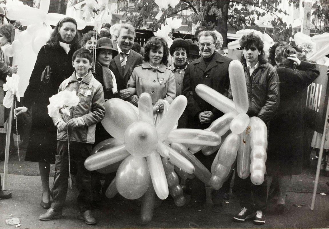 1 мая 80 годы. Первомай в Навои 1987 год. Советские воздушные шары. Шарики СССР. Воздушные шарики СССР.