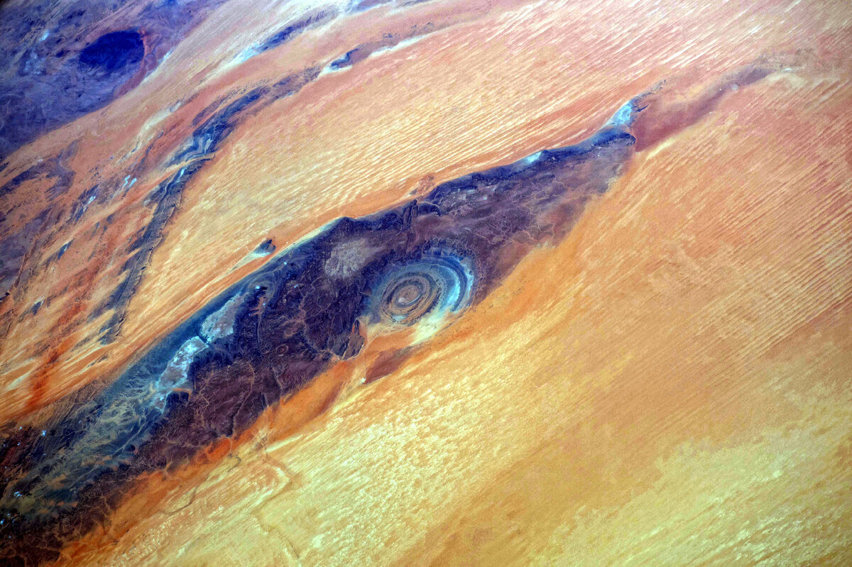 Огромный глаз Земли, смотрящий в космос