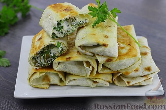 лаваш, творог, сыр твёрдый, сметана, масло сливочное, яйцо, щавель, зелень петрушки, зелень укропа, чеснок, соль, перец чёрный молотый, сахар, масло растительное