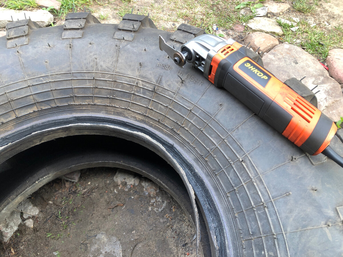 Первый реноватор Ресанта, сгорел в первый день работы.  Энкор пока держится. Подрезал боковину. по контуру проволоки, затем вырвал проволоку. 