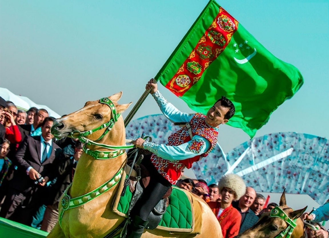 Буквы туркмена. Байдак Туркменистан. Национальный флаг Туркменистана. Туркмения Эсенгулы. Газаджак Туркмения.