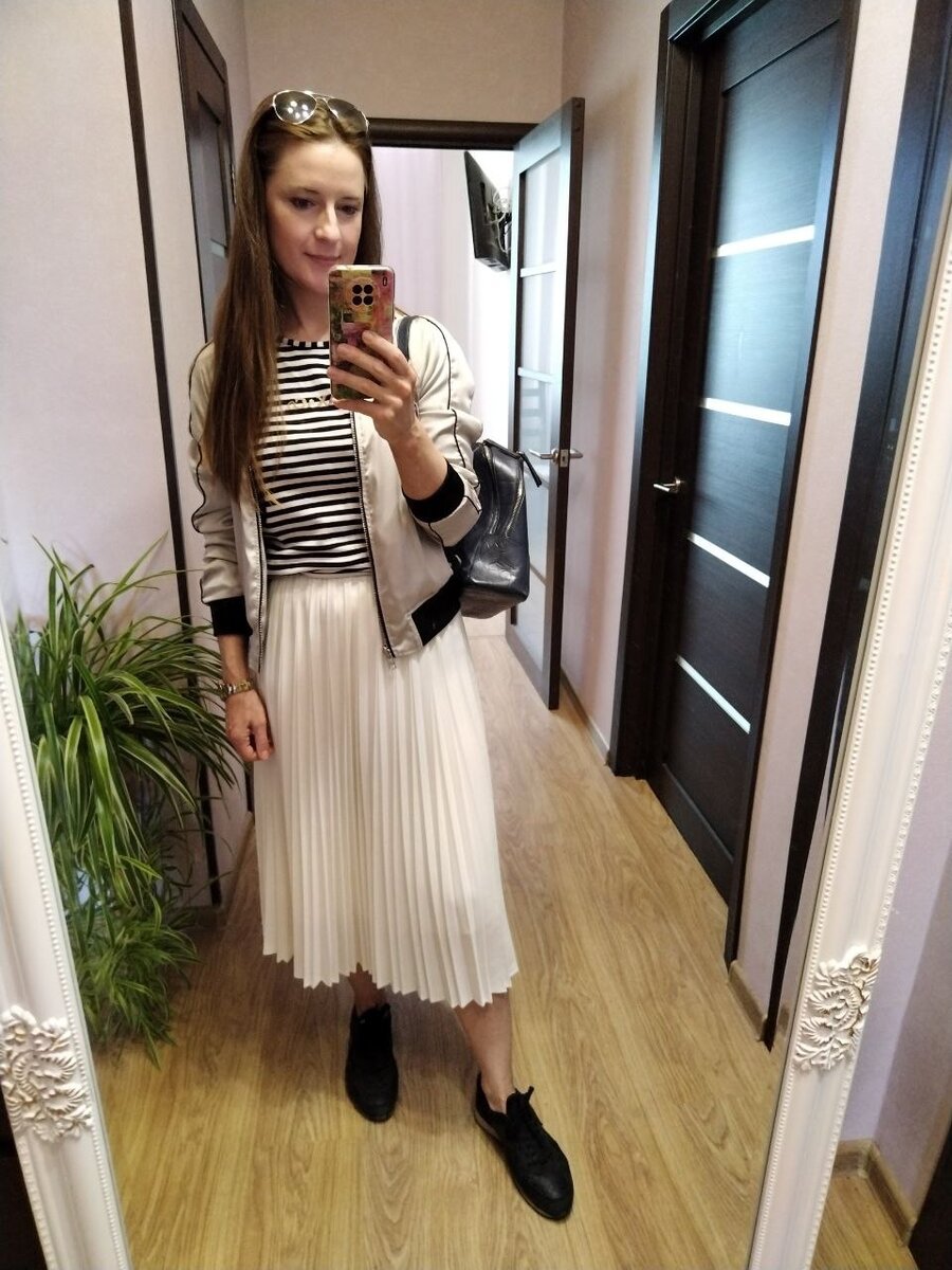 Бомбер Calvin Klein, кроссы Ecco. 
