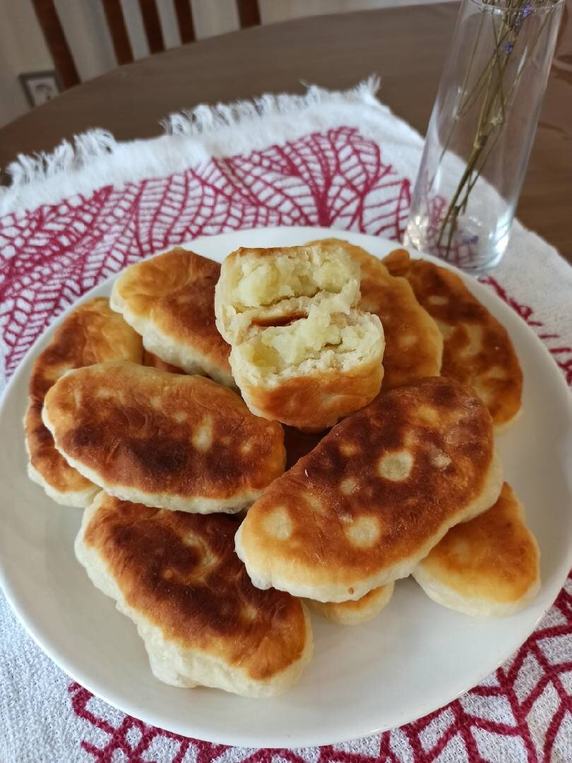 Жареные пирожки с картошкой | Овкусе.ру - Ежедневная готовка в радость!  Пошаговые рецепты с фото | Дзен