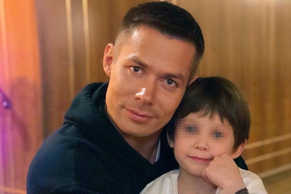     Восьмилетний сын Стаса Пьехи остался без ногтя после операции на пальце. Фото: СОЦСЕТИ