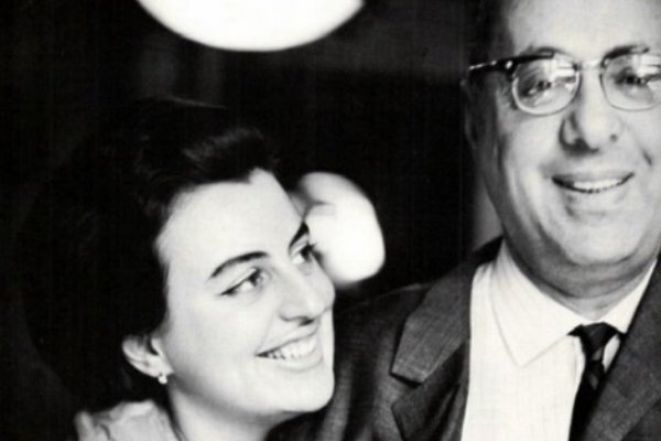 Папа с любимой дочкой