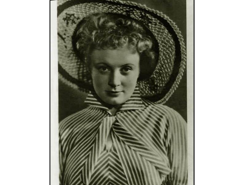 Юношеское фото Аллы Ларионовой