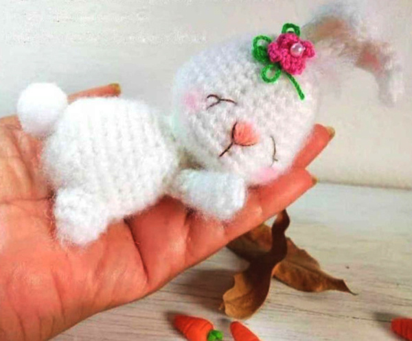 Спящий зайчонок