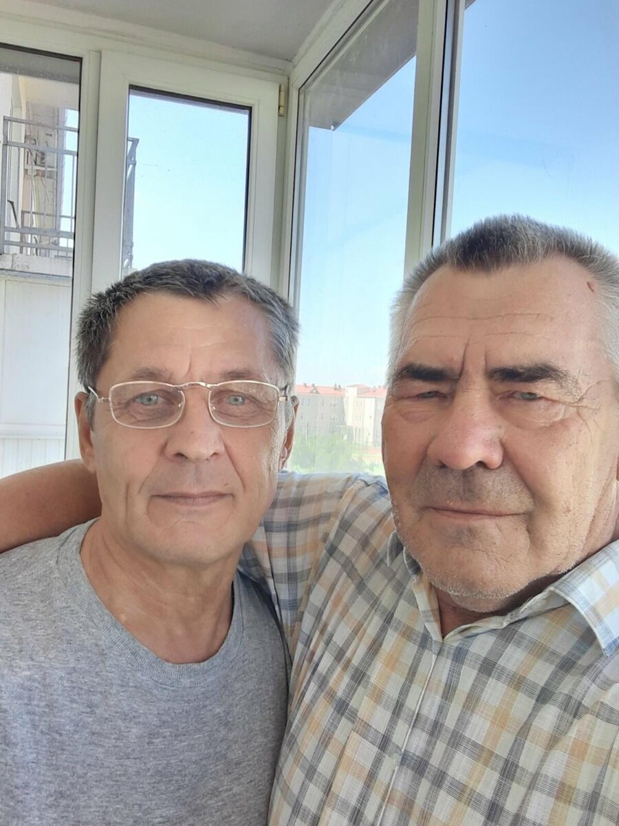 Все мы когда то будем пожилыми людьми. Живите долго и счастливо.