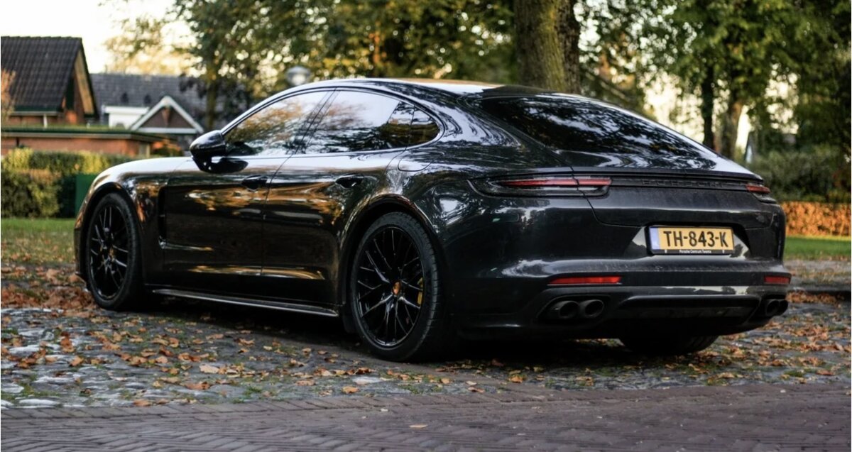 Porsche Panamera Black