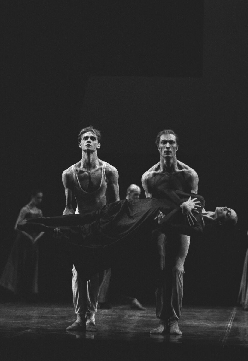 Юрий Смекалов (Юноша), Альберт Галичанин (Мужчина) и Вера Арбузова (Мать) в балете «Реквием»