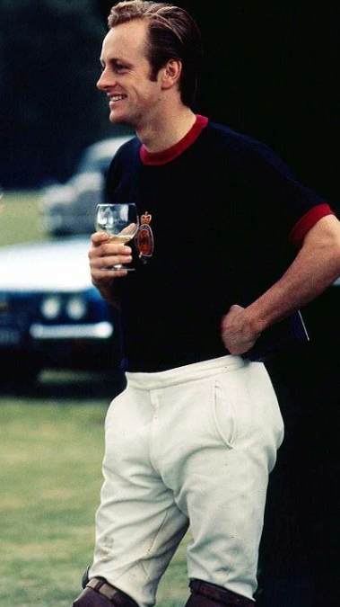 Эндрю Паркер - Боулз. фото из сети интернет