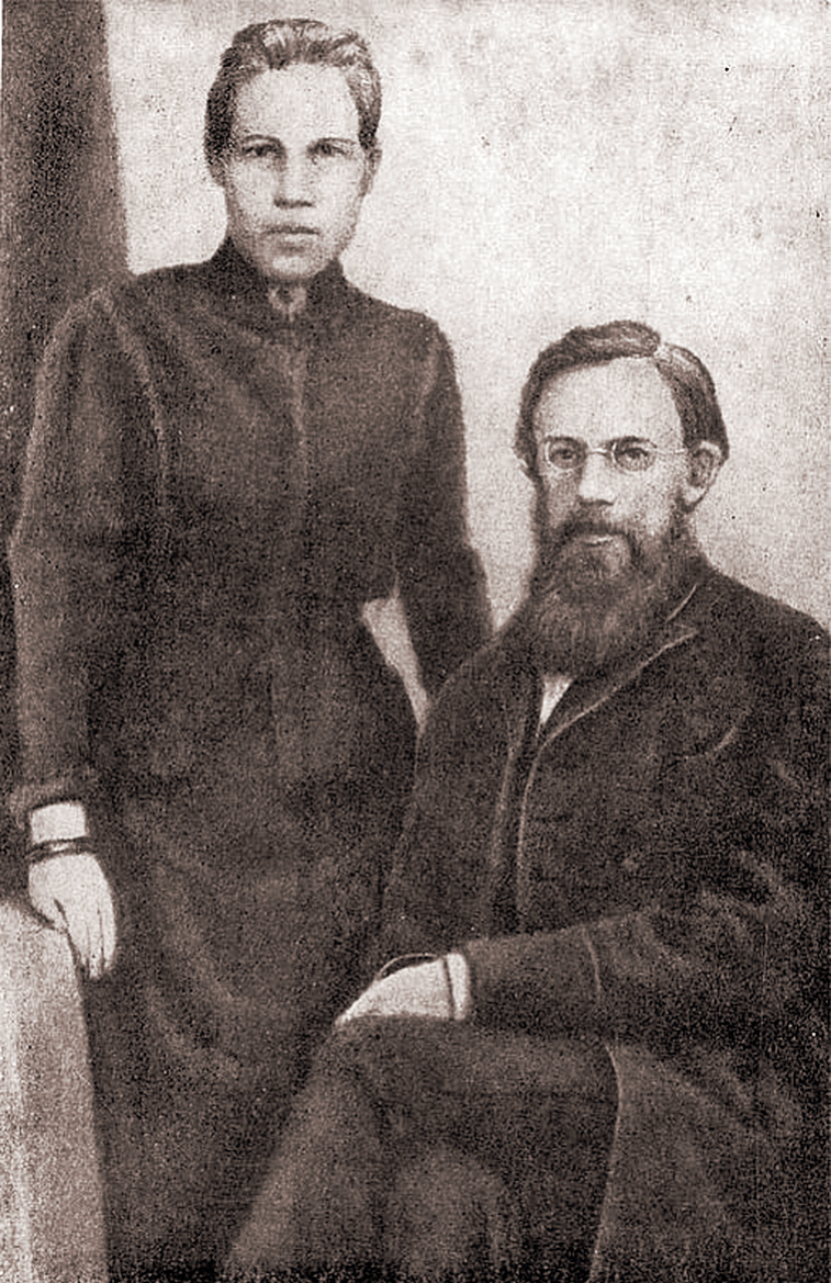 Иван и Мавра.  Они редко фотографировались вместе