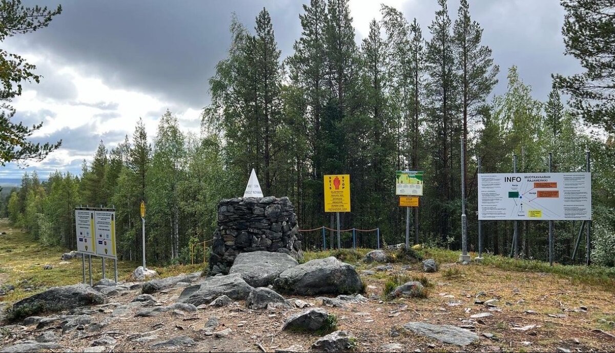 Граница России, Финляндии, Норвегии на холме Муоткаваара. Фото из интернета