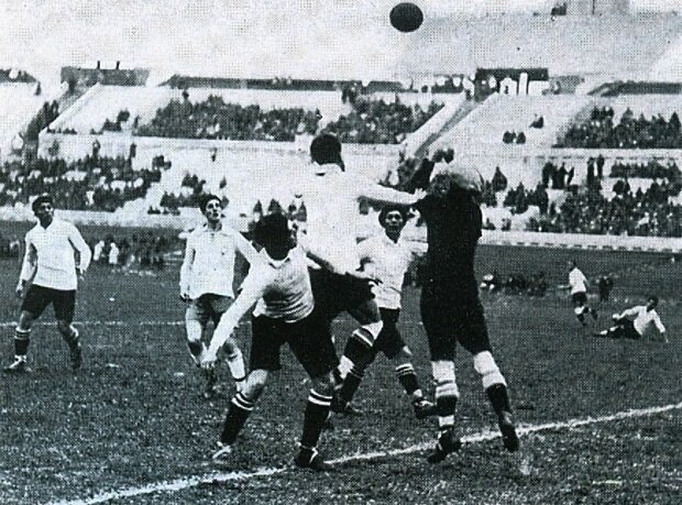 Первый тайм Бразилия и Боливия отыграли в футболках белого цвета