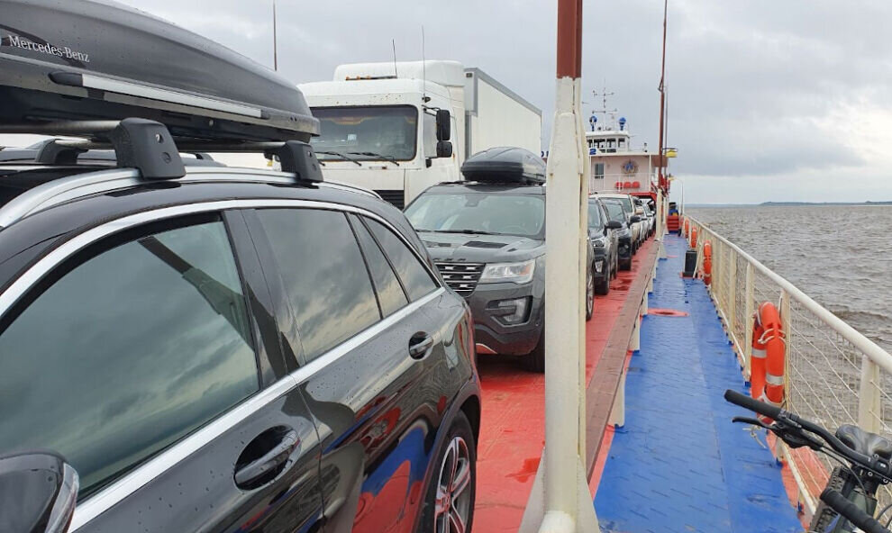    В ЯНАО ввели дополнительные рейсы паромов между Салехардом и Приобьем