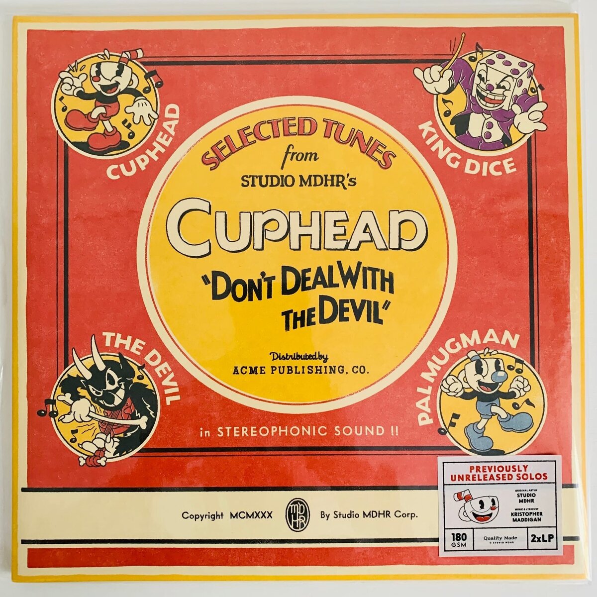 Оформление тут знатное - хоть и под классику. Очень приятные цвета и куча иллюстраций