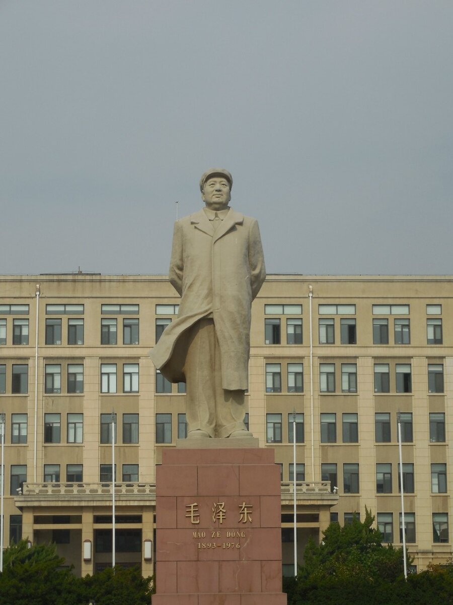 Местный Ленин - Мао Цзе Дун.