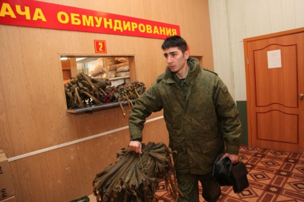    Мобилизованным перед боевым слаживанием дают полное обмундирование.