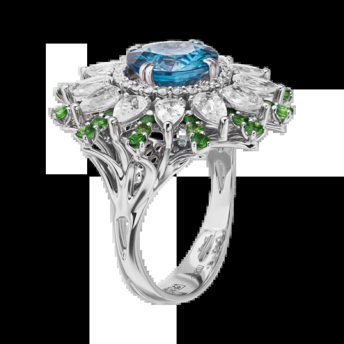 На фото: Кольцо с цирконом "Возрождение" 