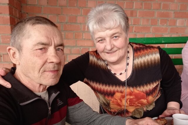    Фото: личный архив/ Александр ФедоровНаш герой с супругой Людмилой Николаевной, которая всегда поддерживает его любовь к радио и раритетной технике.