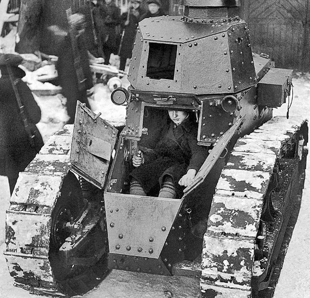 Образцовый танк «Рено FT-17» - эталон для постройки отечественных танков, зима 1920 г. Этот танк был подарен В. И. Ленину. Фото из открытых источников