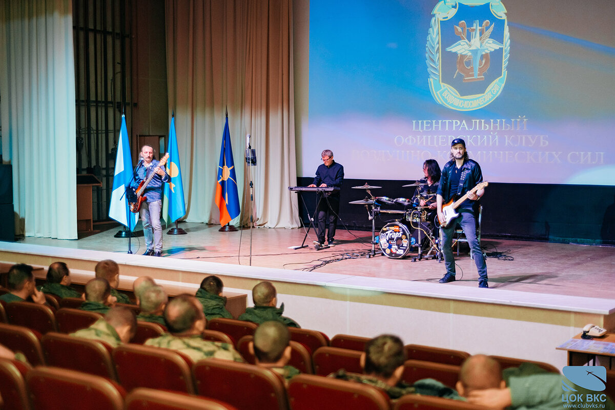Артисты концертной бригады ЦОК ВКС выступили для мобилизованных военнослужащих в Московской области