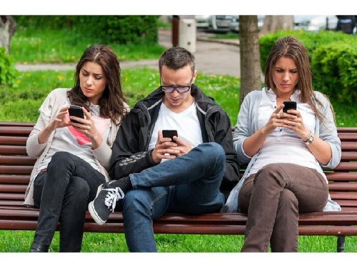 Фото Люди и зависимость от смартфонов. 