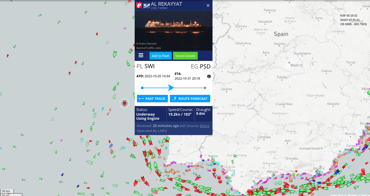 Скриншот из Marine Traffic. Один из СПГ танкеров стоящих у берегов Испании