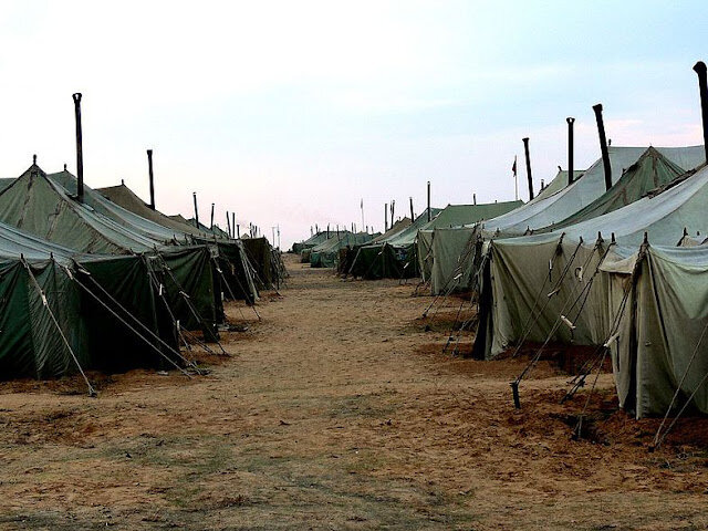 Летом в палатках ещё терпимо... В смысле, не холодно.