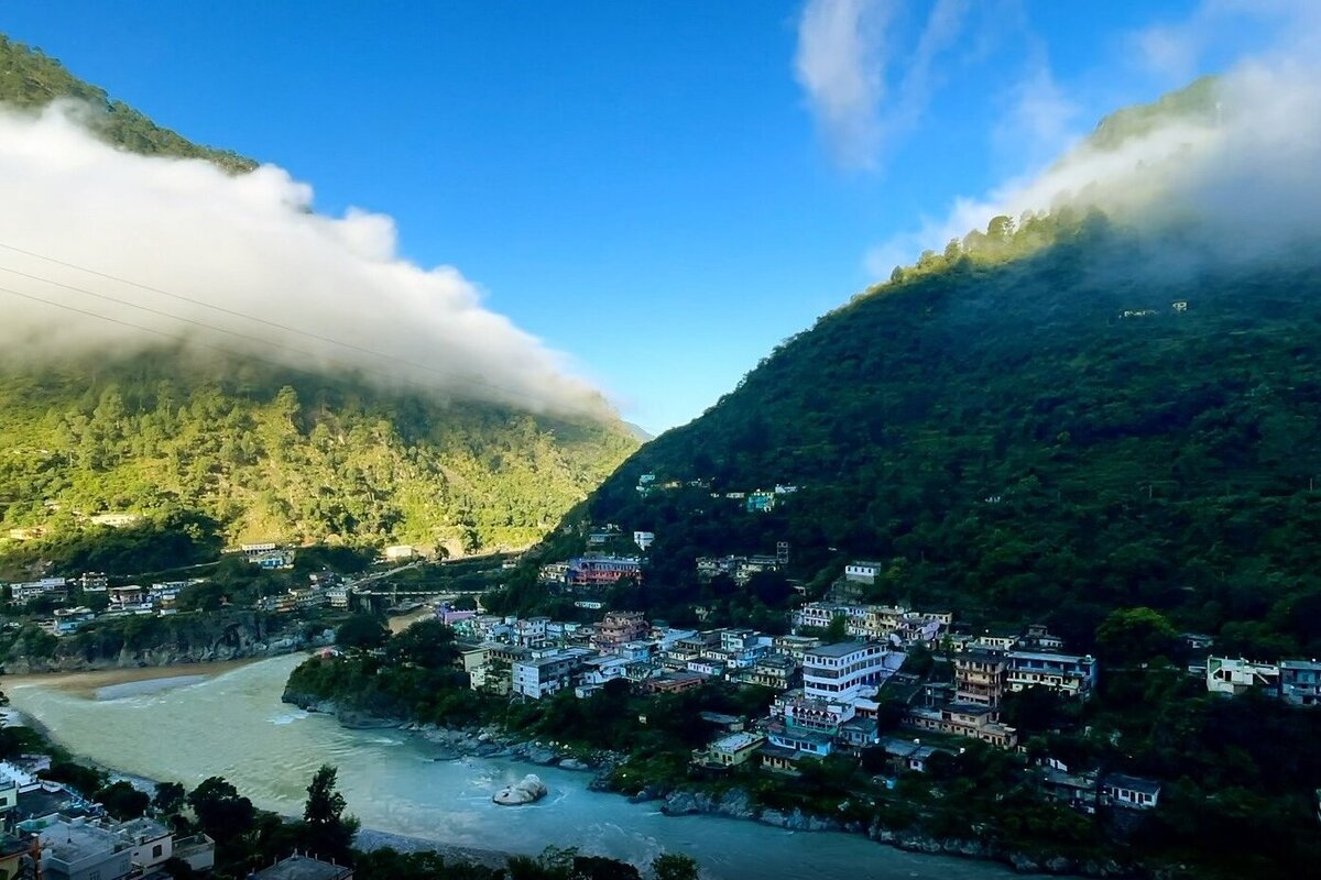     Город в Гималаях тонет. У сотен домов растрескались стены