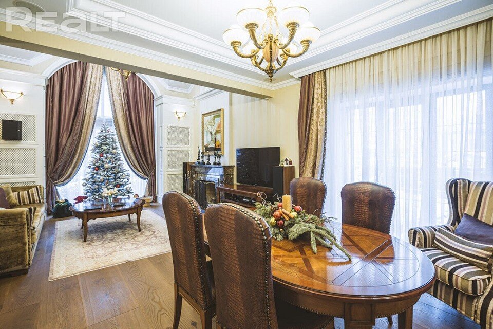     Вместе с особняком участок в 11 соток. Фото: realt.by