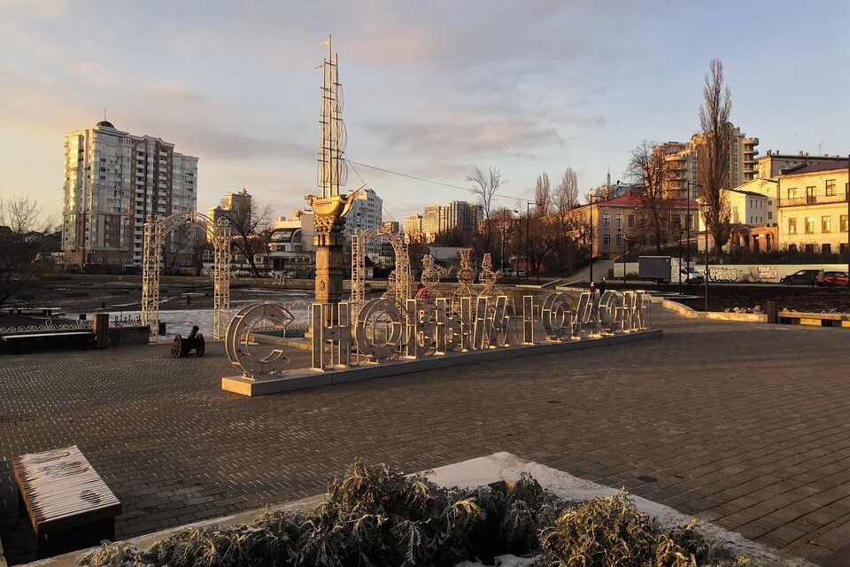     Новогодние украшения в городе снимут до 10 февраля Василиса РОЖКОВА