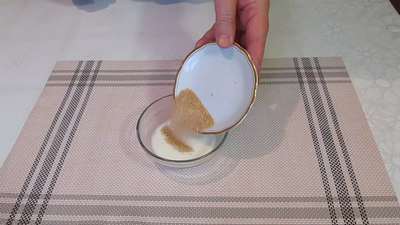 За это время дрожжи сработают, появится...пенная шапочка.