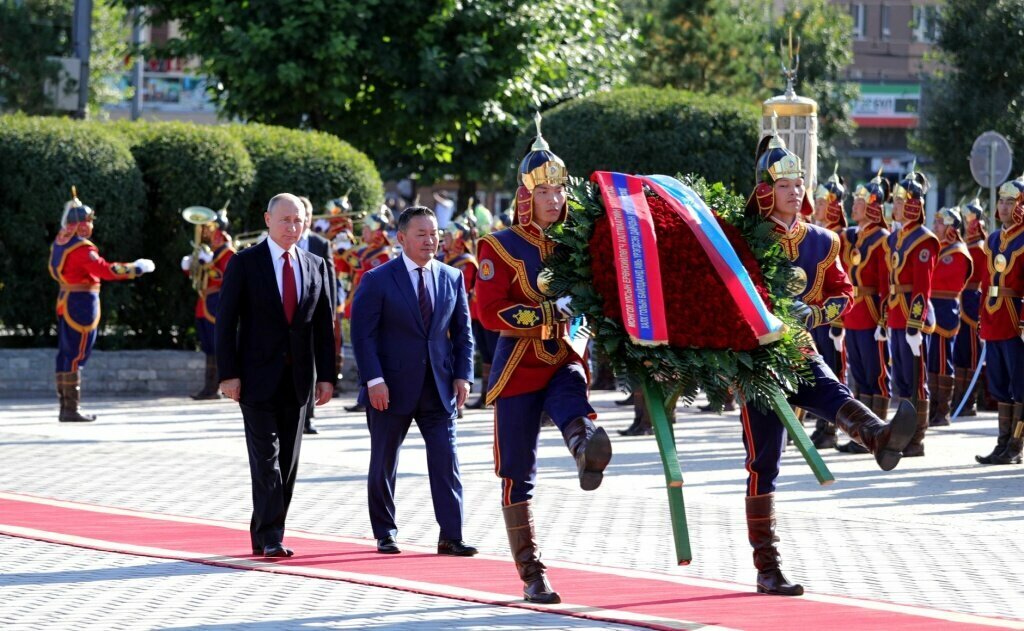 Путин с визитом в Монголии, 2019 (венки в память Халхин-Гола)