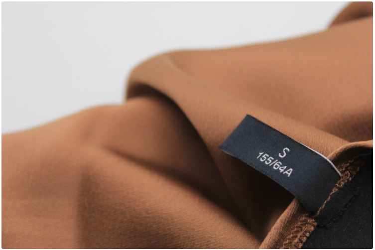 На бирках и этикетках всё написано на китайском. 